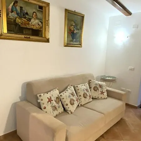 Giuali' شقة ماسّا لوبْرينسِ